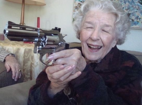 gramma shoot.jpg (32 KB)
